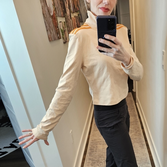 NEW 🍑 adidas Cropped Tight Fit Metallic-Stripe Long Sleeve Tee - SIZE L - Picture 5 of 13